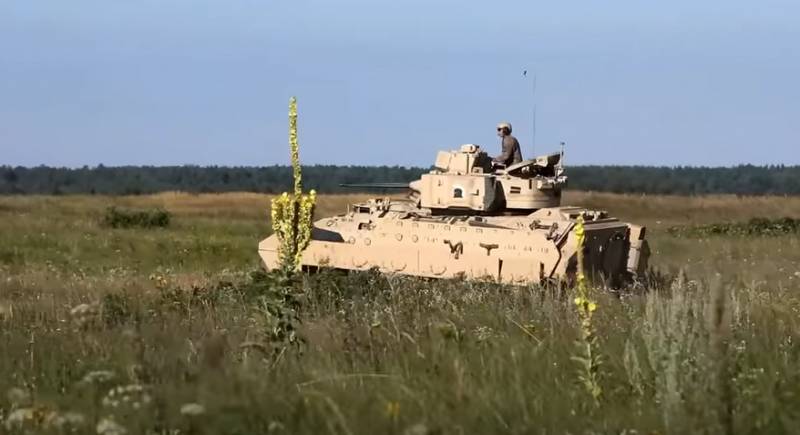 जर्मन विश्लेषक: नियमित हथियारों के पैकेज की डिलीवरी यूक्रेनी सैनिकों द्वारा एक नए संभावित आक्रमण के लिए पश्चिमी समर्थन को स्पष्ट करती है