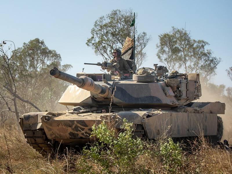 Analista americano chamou as razões para a necessidade de transferir tanques M1 Abrams para a Ucrânia