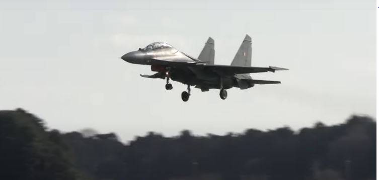 Indiase piloten op de Su-30 voeren gezamenlijke oefeningen uit met de Japanse luchtmacht om "China in bedwang te houden"
