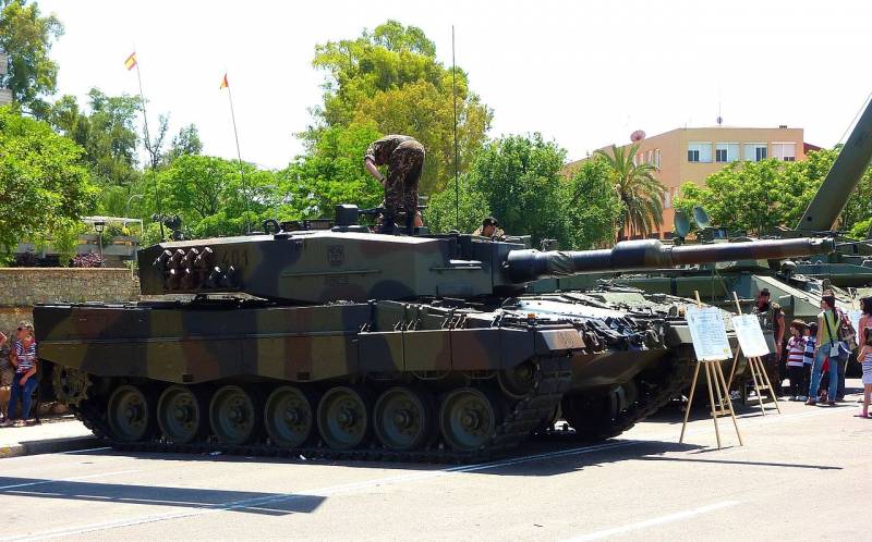 西班牙国防部长宣布向乌克兰供应豹式坦克的时间