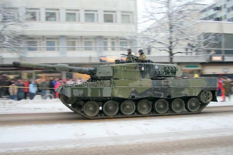 ヘルシンキ近郊にヒョウ戦車が出現した理由をフィンランド国防省が説明