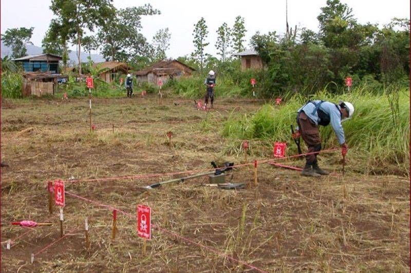 ウクライナの工兵の準備に従事するカンボジアの専門家