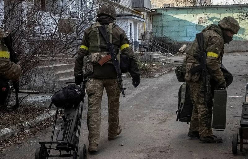 Rappresentante del NM LNR: i militari ucraini lasciano frettolosamente le loro posizioni a Soledar