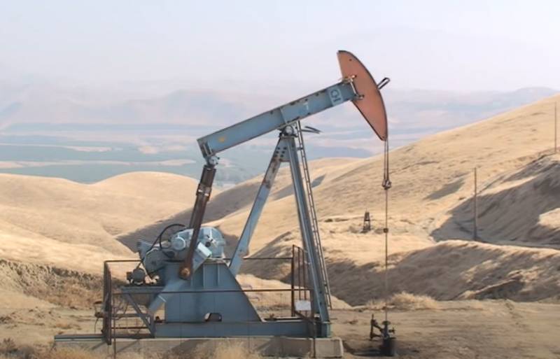 Крупный американский конвой с награбленными сирийскими нефтью и пшеницей проследовал в Ирак