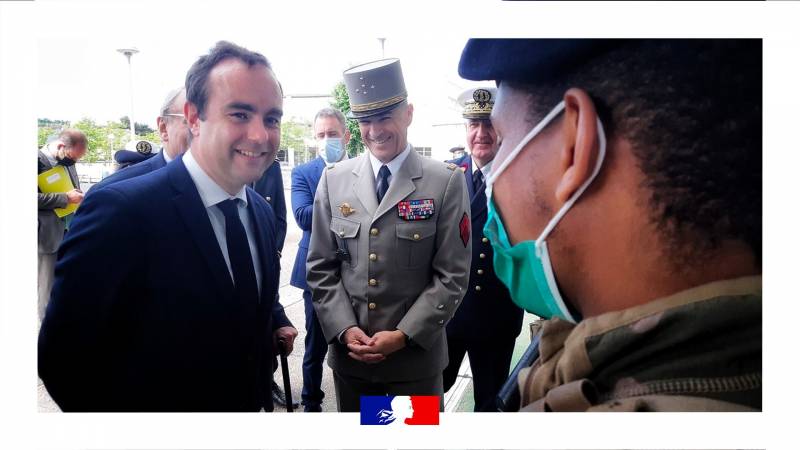 Министр обороны Франции подтвердил готовность страны к поставкам колёсных танков AMX 10-RC на Украину в ближайшее время