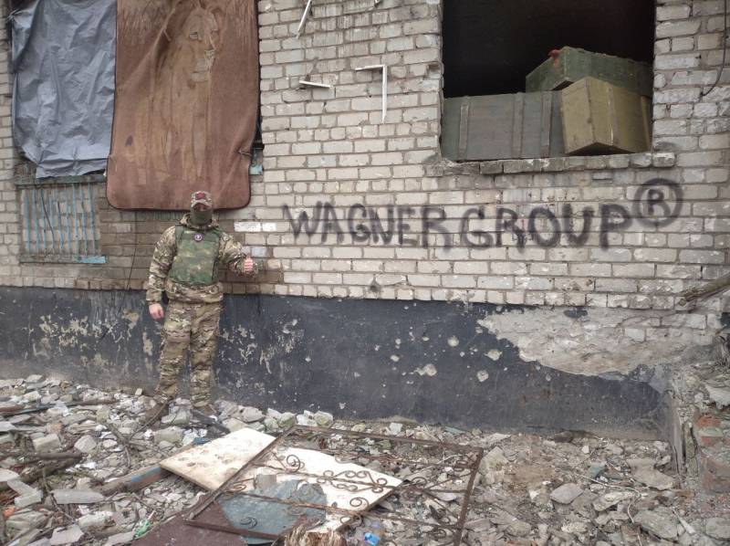 Das American Institute for the Study of War kündigte eine angebliche Verlangsamung der Offensive der Wagner PMC-Angriffsgruppen in der Nähe von Bakhmut an