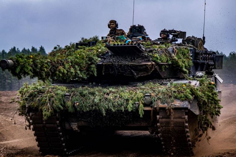 O senador russo citou um fator que poderia levar a OTAN a fornecer tanques à Ucrânia