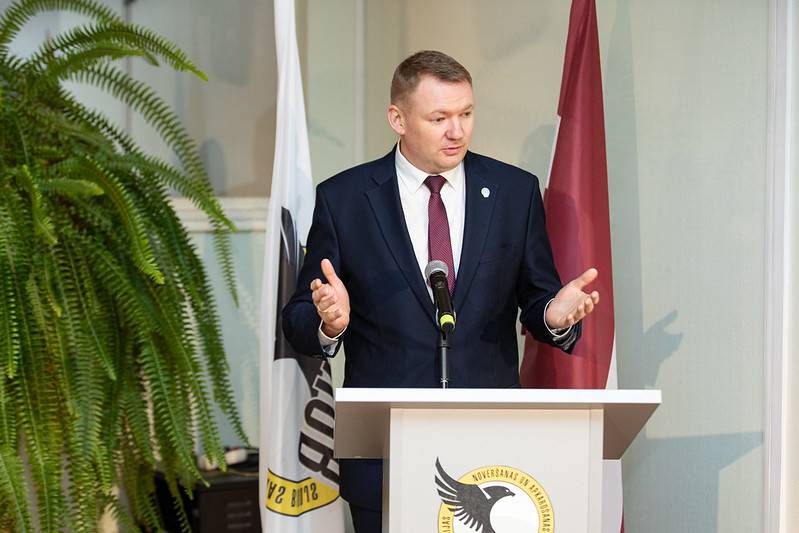 Спикер парламента Латвии в ходе визита в Киев обратился к депутатам Рады на украинском языке