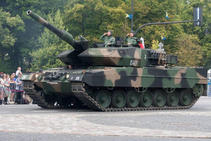 De president van Polen kondigde het besluit aan om een ​​compagnie zware Leopard-tanks naar Oekraïne over te dragen
