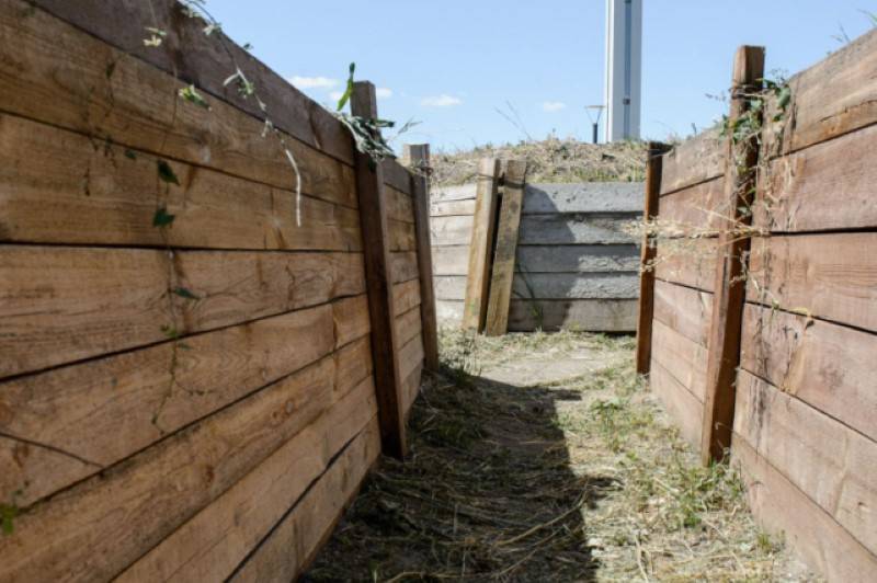 ロシアの調査委員会は、赤軍の兵士の記念碑の近くのヴォロネジ近くに養豚場が建設されたという事実を調査しています