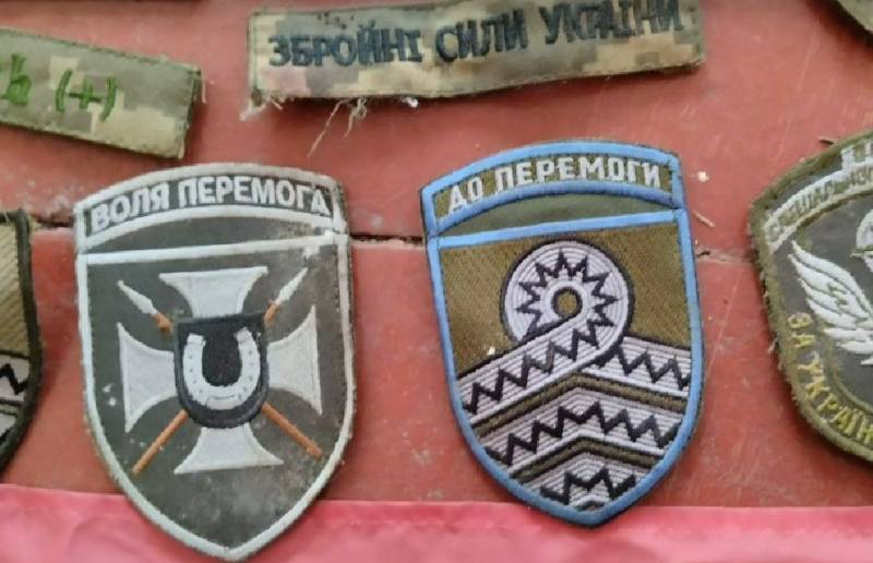 De Russische politie ontdekte wapenopslagplaatsen en patches van de strijdkrachten van Oekraïne in de regio Kherson