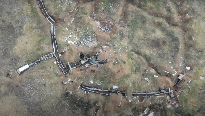Drone liwat trenches: nglawan quadrocopters pengintaian lan pangaturan ing garis ngarep