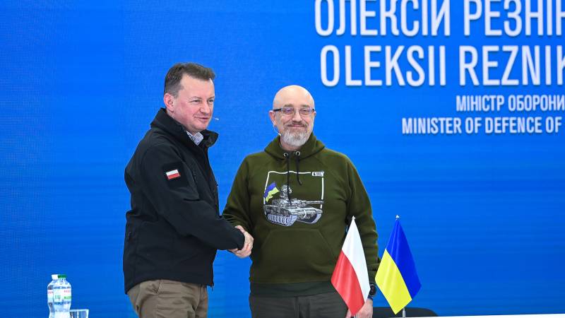 पोलिश रक्षा मंत्रालय के प्रमुख ब्लाशाक का इरादा जर्मनी को यूक्रेनी टैंक तेंदुए के लिए मरम्मत केंद्र बनाने का है