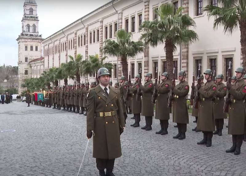 Ministro da Defesa turco anuncia continuação das operações militares no Iraque e na Síria