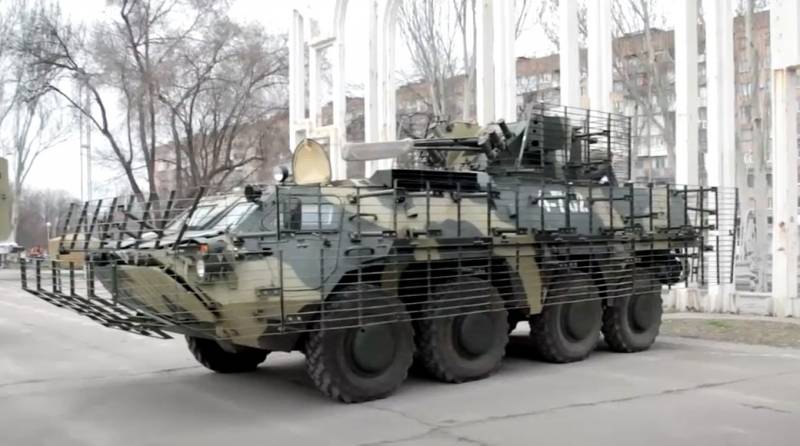 Близкий подрыв снаряда уничтожил украинский БТР-4Е