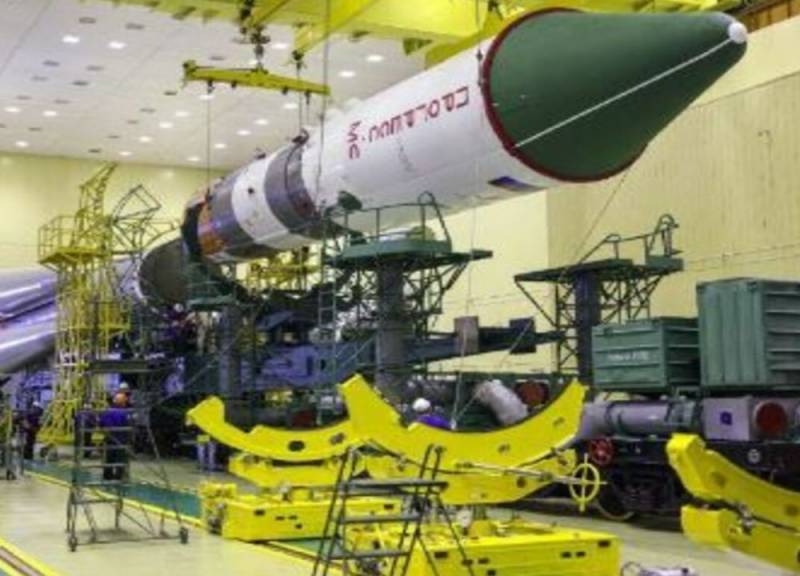 Roskosmos ha presentato il razzo Soyuz-80a decorato in onore dell'2.1° anniversario della battaglia di Stalingrado