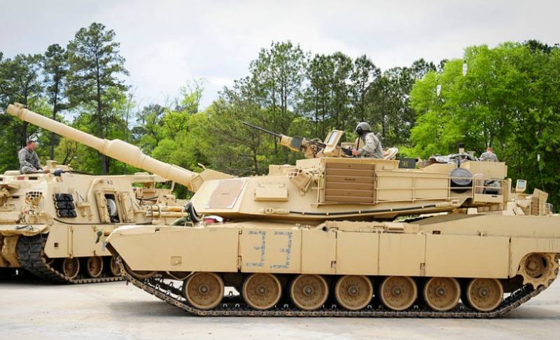 Polští analytici spočítali počet tanků Abrams údajně dostupných pro převoz do Kyjeva