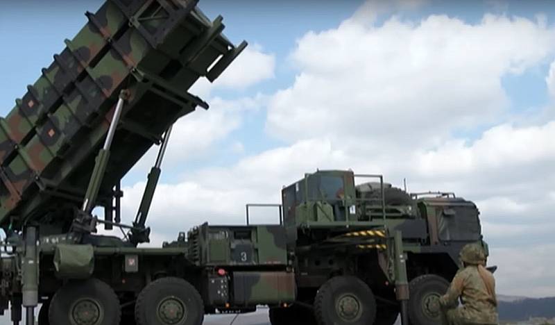 The Polish army deploys the Patriot air defense system at the Warsaw airfield
