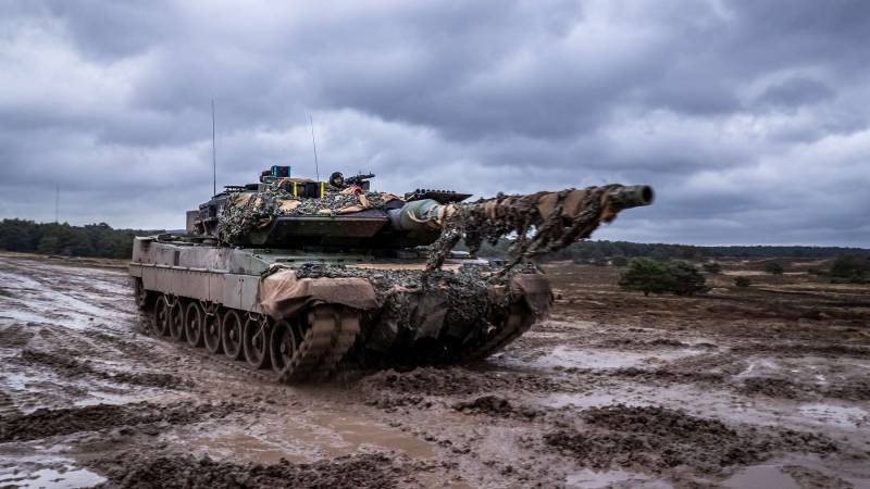 وزیر دفاع آلمان: ناامیدی خدمه را درک می کنم که باید از تانک های لئوپارد 2A6 برای اعزام به اوکراین جدا شوند.
