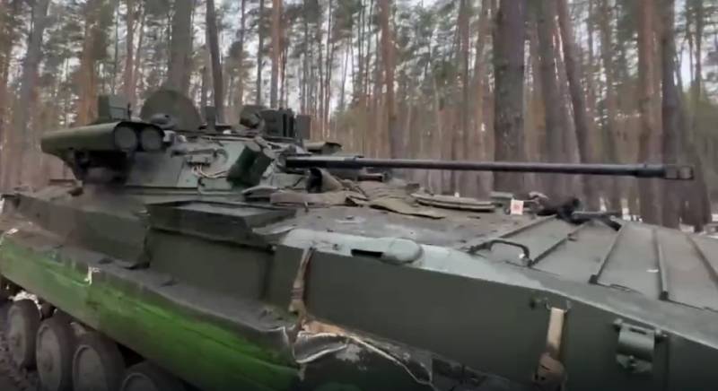 Mostrando imagens da derrota do inimigo do módulo de combate "Berezhok" BMP-2M