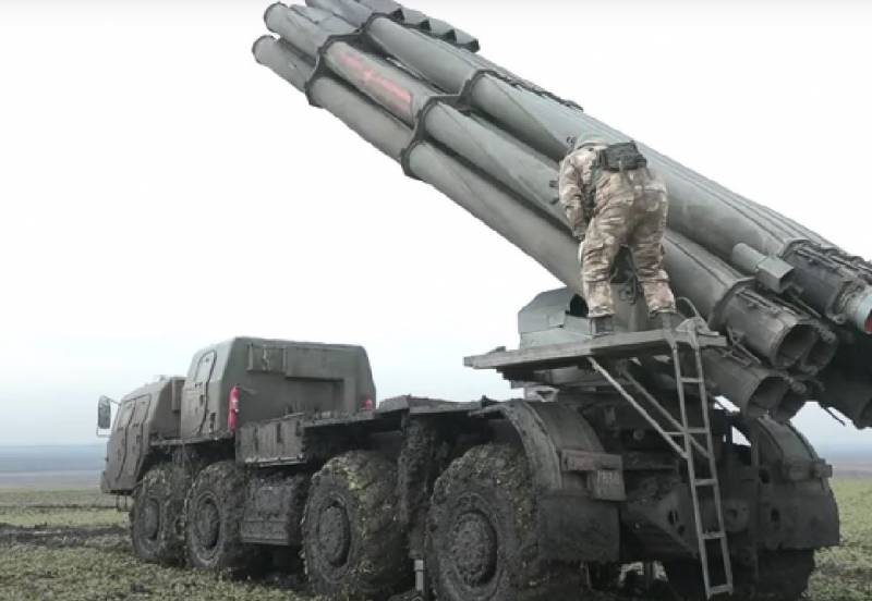 ستاد کل نیروهای مسلح اوکراین در گزارش صبحگاهی نبردها به روستای زالیزنیانسکی در نزدیکی بزرگراه آرتموفسک - اسلاویانسک اشاره کرد.