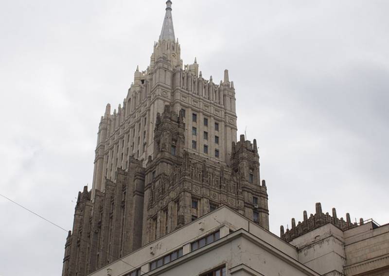 وزارة الخارجية الروسية توسع العقوبات المفروضة على ممثلي الولايات المتحدة المتورطين في المساعدة العسكرية لأوكرانيا