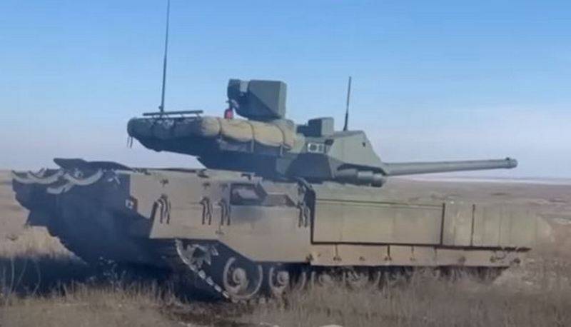 Askeri muhabirler, özel harekat bölgesinde Rus umut verici MBT "Armata" nın çalışmalarını gösterdi