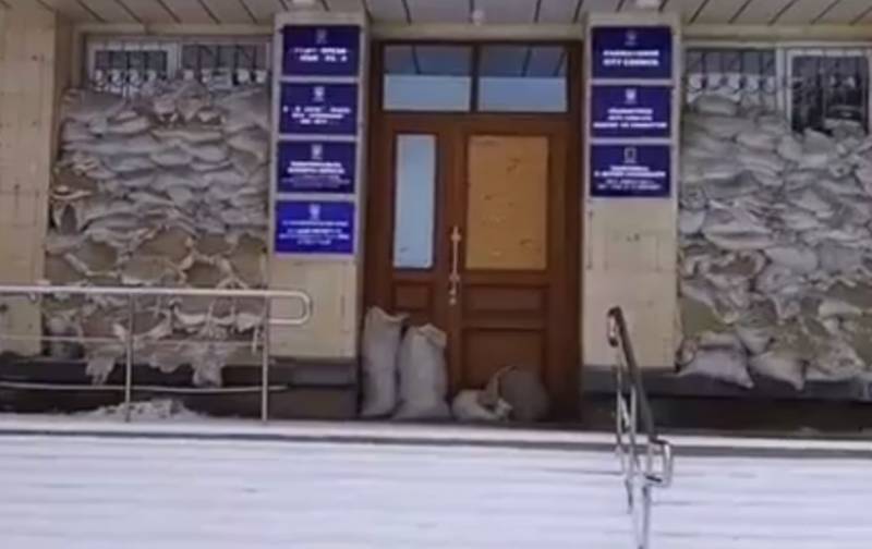 Украинские власти сбежали из здания администрации Краматорска