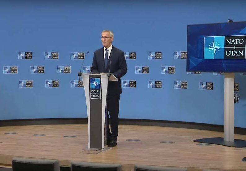NATO 사무총장은 브뤼셀에서 열린 회의에서 동맹국 방어에 관한 권고안 채택을 발표했습니다.