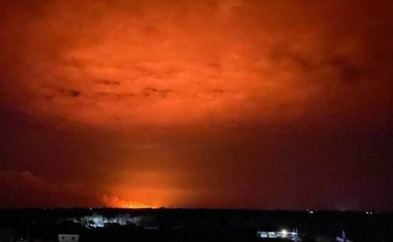 Kirovograd ve Kremenchug termik santrallerinde roket saldırıları sonrası şiddetli yangınlar çıktı.