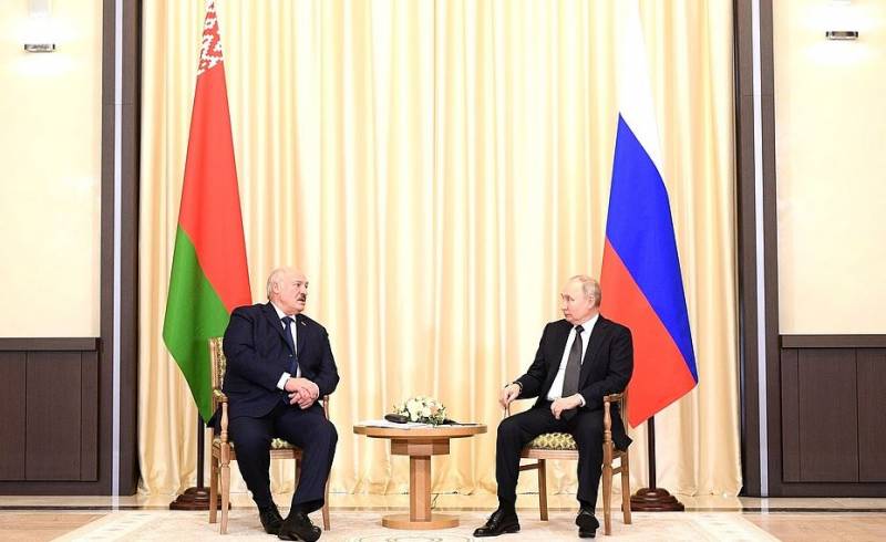 Rysslands och Vitrysslands presidenter diskuterade militärt samarbete och insåg vikten av den sovjetiska grunden för modern industri