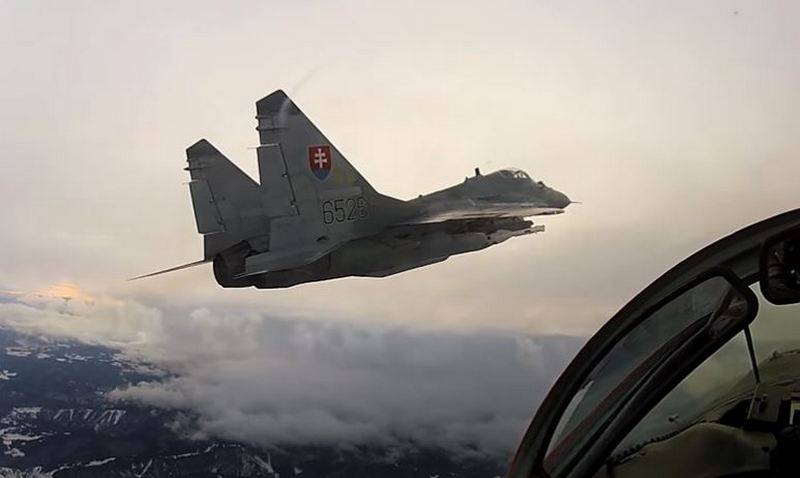 Глава Минобороны Словакии: ВВС больше не будет эксплуатировать истребители МиГ-29, пора их отправить Киеву
