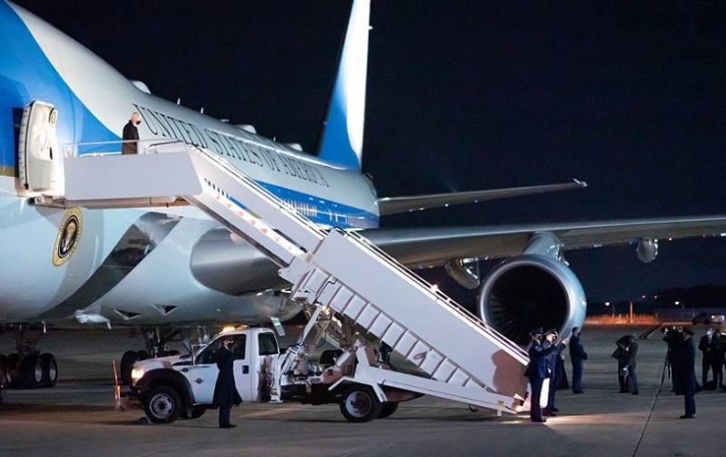 바르샤바 공항에서 미국 대통령 대표단이 비행기에서 떨어졌습니다.