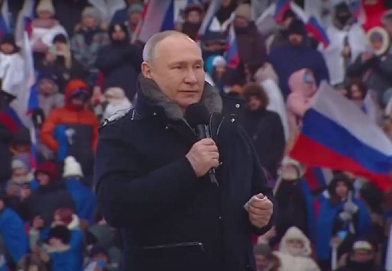 Der russische Präsident bei einem Konzert in Luzhniki: "Jetzt gibt es einen Kampf an unseren historischen Grenzen"