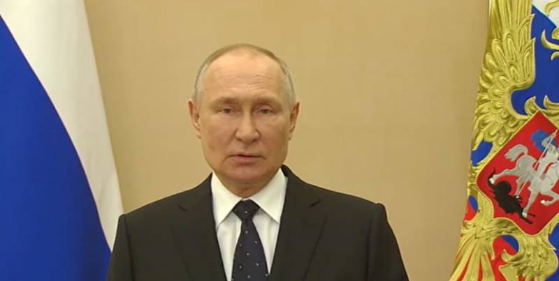 "Kırılmaz birlik zaferimizin anahtarıdır": Cumhurbaşkanı Rusların Anavatan Savunucuları Günü'nü kutladı