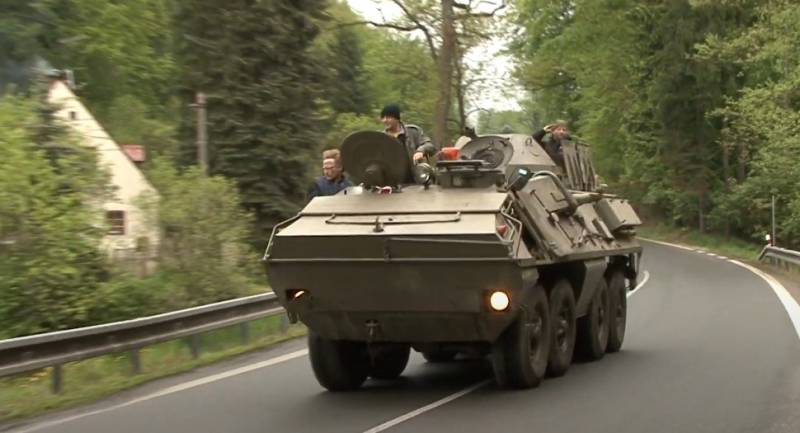 Ukrainassa "vapaaehtoiset" alkoivat ostaa 64-luvulla kehitettyjä puolalais-tšekkoslovakilaisia ​​panssarivaunuja OT-1960 SKOT