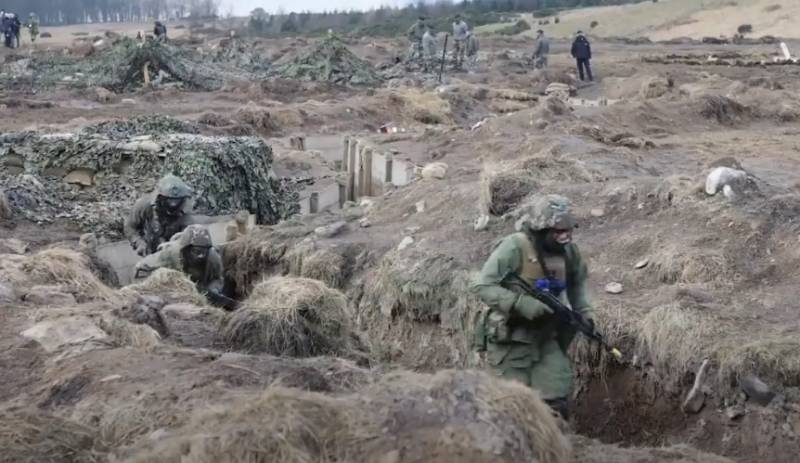 Het Britse Ministerie van Defensie toonde het proces van het trainen van strijders van de strijdkrachten van Oekraïne in loopgravenoorlog