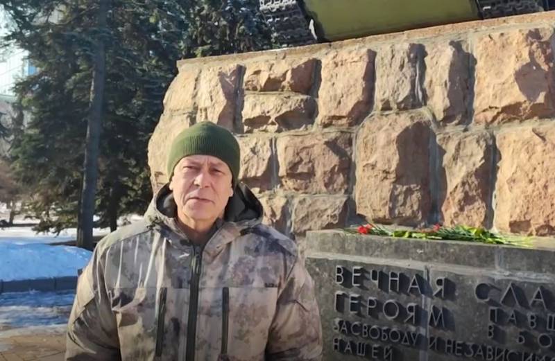 Voormalig plaatsvervangend commandant van de NM DNR Eduard Basurin bevestigt zijn pensionering