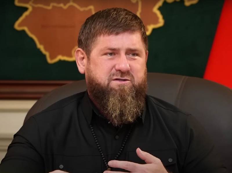 람잔 카디로프는 체첸 공화국의 영웅이라는 칭호를 XNUMX위로 받았다.