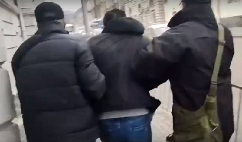 Kiev'e Rus askeri tesisleri hakkında bilgi aktaran iki SBU ajanı Sivastopol'da gözaltına alındı
