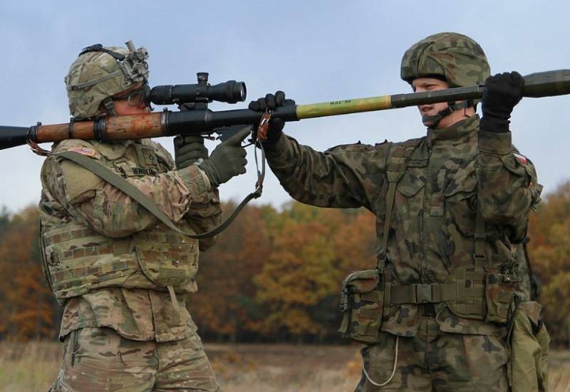폴란드 국방부는 NWO가 시작되기 전에도 우크라이나에 군수품을 공급했다고 밝혔습니다.