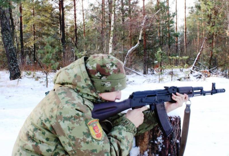 벨로루시 대통령은 보안군에게 우크라이나의 도발을 배경으로 국경 보호를 강화하라고 지시했습니다.