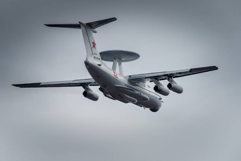 L'aereo AWACS A-50 non ha danni visibili: immagini pubblicate dell'aeroporto di Machulishchi
