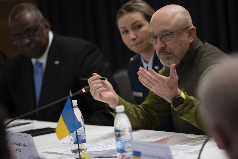 Minister of Defense of Ukraine Reznikov went to the Ramstein air base to discuss with NATO the possibility of transferring aircraft to the Armed Forces of Ukraine