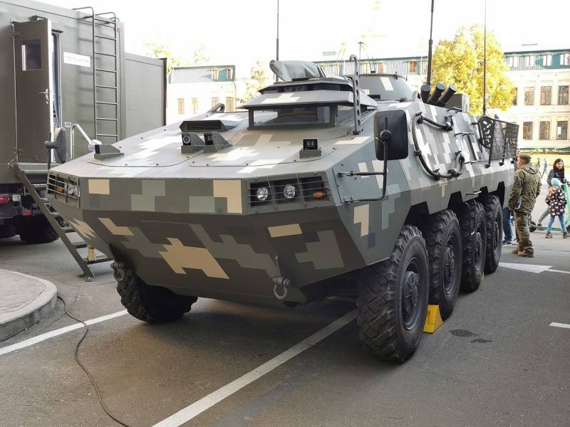 単一のコピーで作成されたウクライナのBTR-60XM Khorunzhiyのプロトタイプが、接触線の領域で発見されました