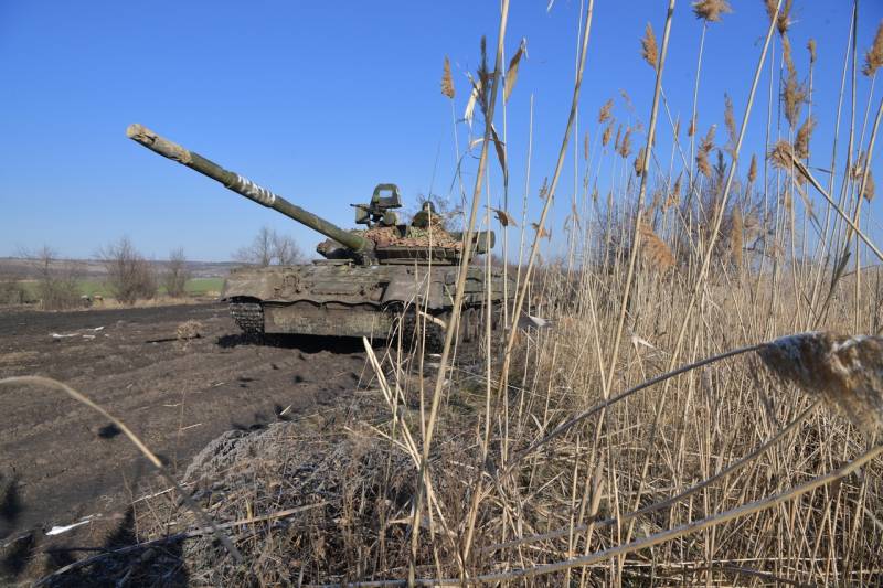 DPR 수장 대행 고문: 러시아군이 Artemovsk 주변의 고리를 폐쇄하고 있습니다.
