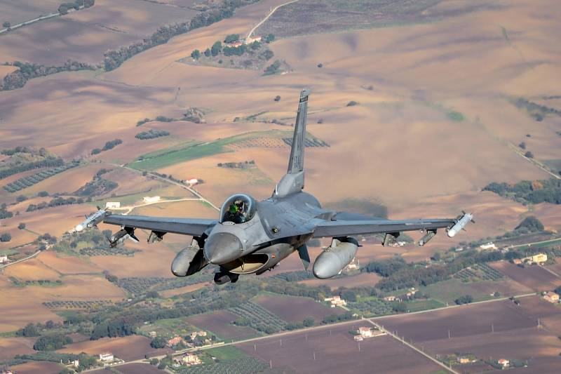 乌克兰上空的F-16：他们想了很久，他们默默地做了