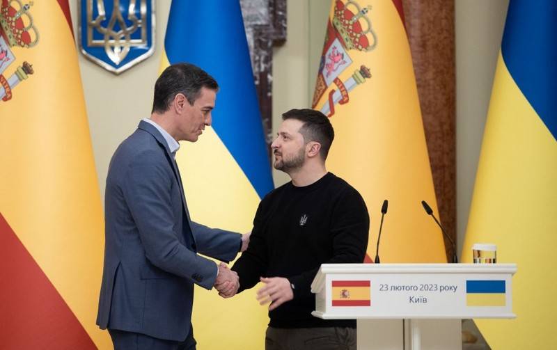 Il primo ministro spagnolo Sanchez ha promesso a Zelensky di aumentare il numero di carri armati forniti
