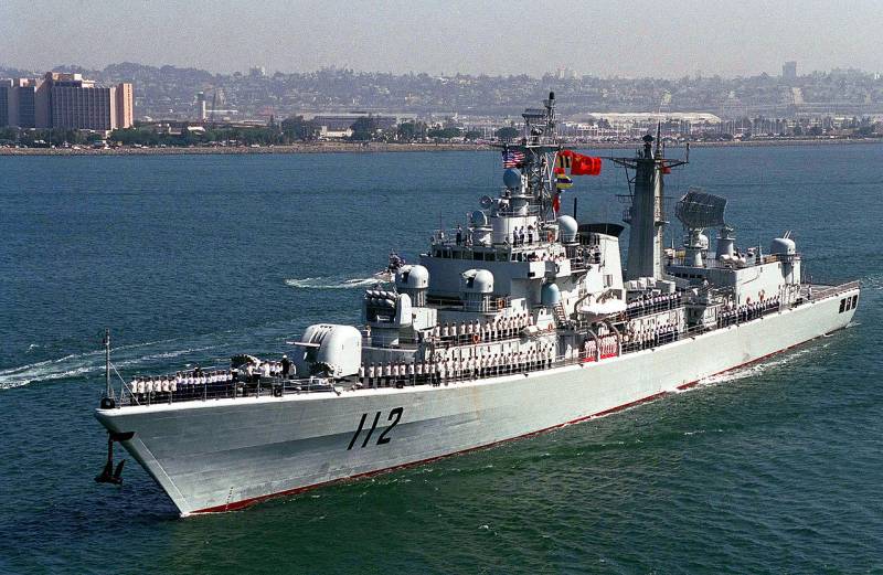 O chefe da Marinha dos EUA: Não estamos acompanhando a construção de navios de guerra na China