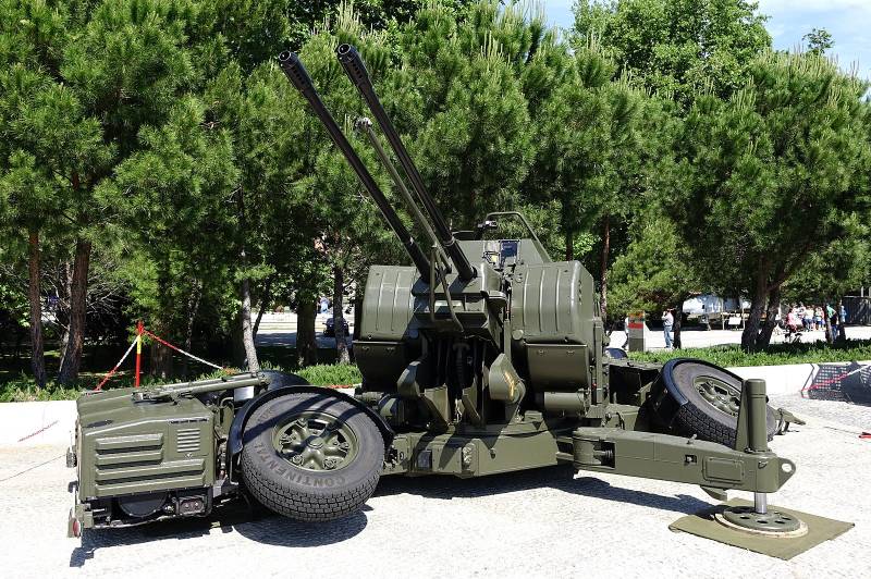 A Suíça proibiu a Espanha de transferir canhões antiaéreos de 35 mm de sua própria produção para a Ucrânia
